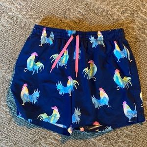 Chubbies 5.5” rooster swim trunks